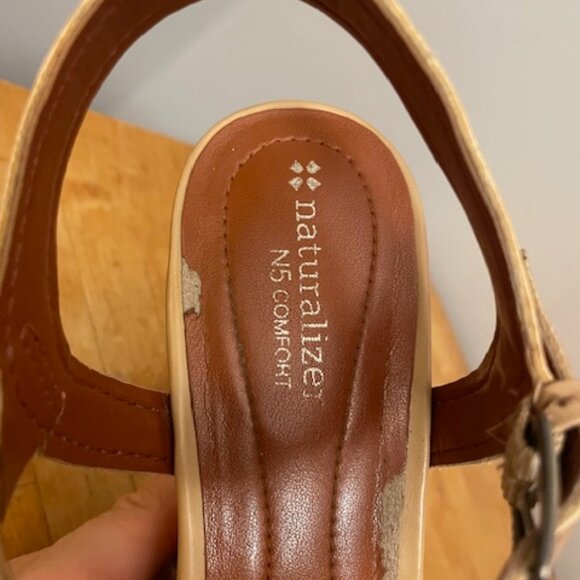 Naturalizer beige wedge sandal size 9 - Picture 6 of 9
